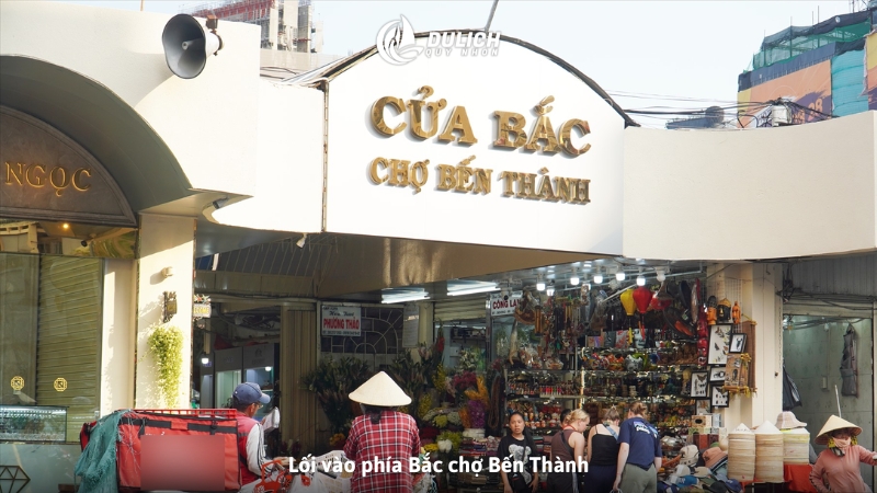 Lối vào phía Bắc chợ Bến Thành