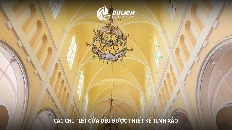 Các chi tiết cửa đều được thiết kế tinh xảo 