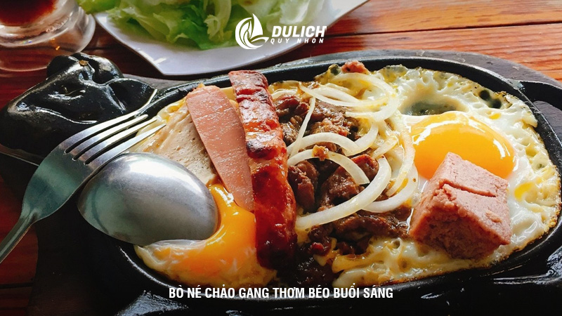 Bò né chảo gang thơm béo buổi sáng