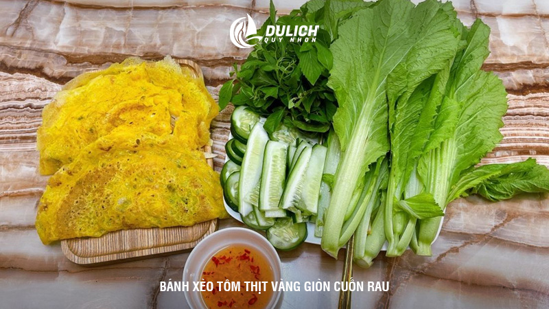Bánh xèo tôm thịt vàng giòn cuốn rau