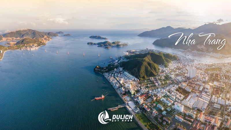 Biển Nha Trang rực nắng đẹp dịu nhẹ tháng 12
