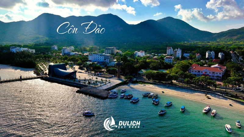 Biển Côn Đảo yên bình dưới ánh nắng tháng 12