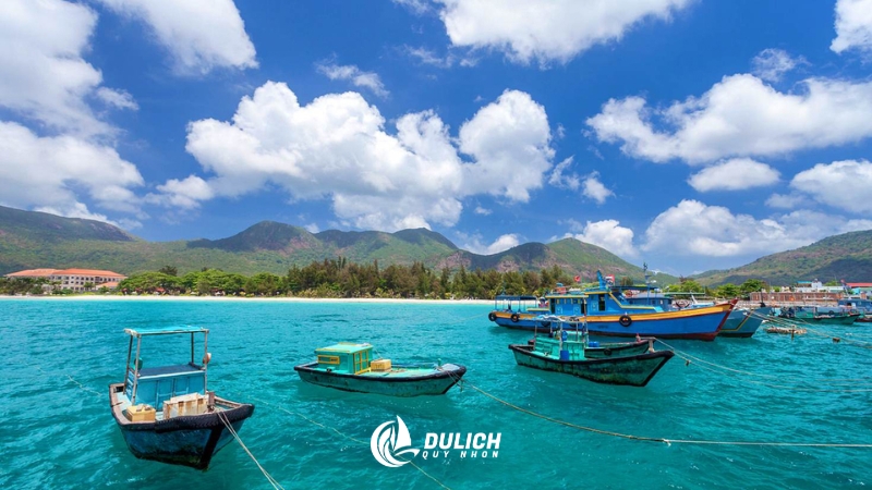 Biển Côn Đảo yên bình dưới ánh nắng tháng 12