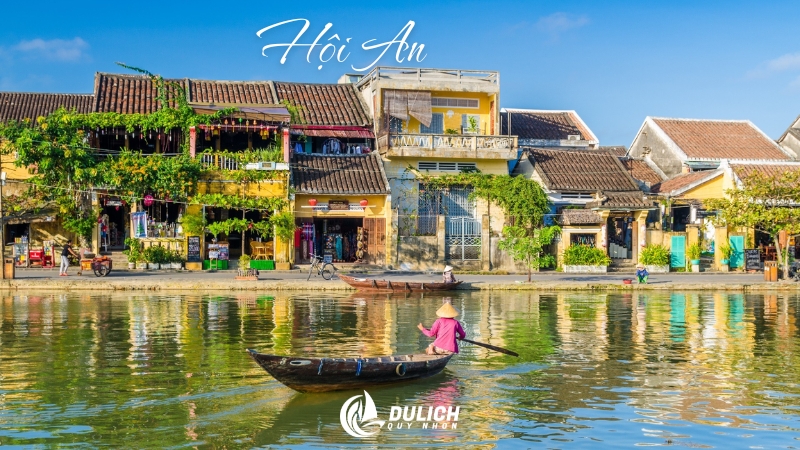 Phố cổ Hội An vàng ấm dịu dàng trong tháng 12