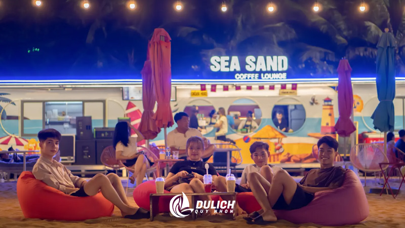 Seasand Coffee sát biển, bãi cát trắng
