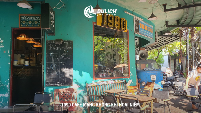 1990 Cafe mang không khí hoài niệm