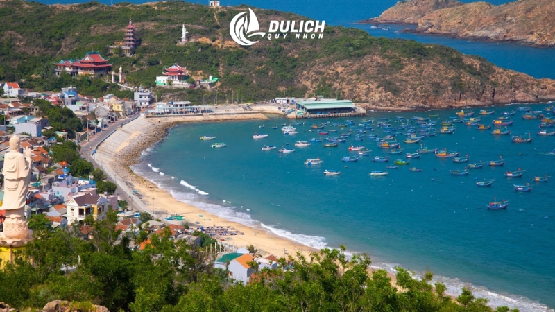 Check-in bãi biển Kỳ Co trong xanh và Eo Gió