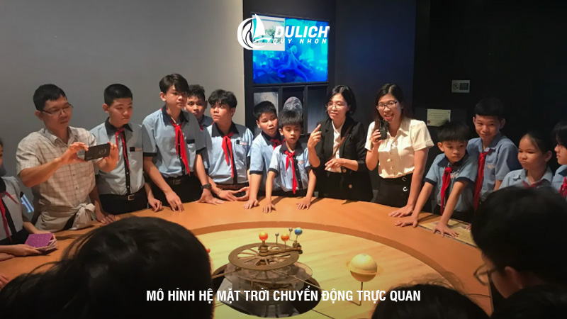 Mô hình hệ Mặt Trời chuyển động trực quan