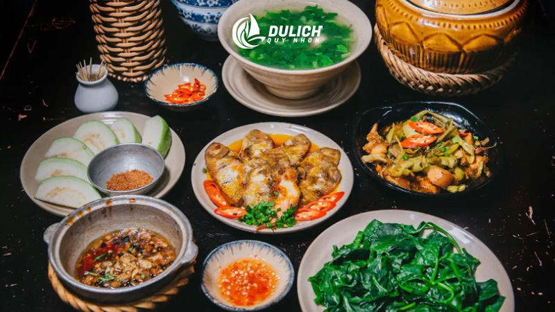 Cơm Mậu Quy Nhơn