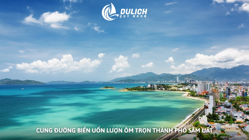 Cung đường biển uốn lượn ôm trọn thành phố sầm uất