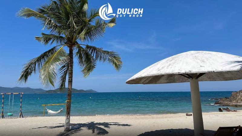 Cung đường biển uốn lượn ôm trọn thành phố sầm uất