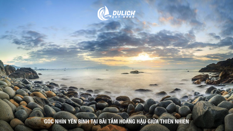 Góc nhìn yên bình tại bãi tắm Hoàng Hậu giữa thiên nhiên.