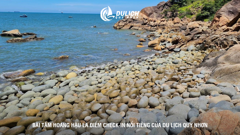 Bãi tắm Hoàng Hậu là điểm check-in nổi tiếng của du lịch Quy Nhơn.