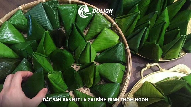 Đặc sản bánh ít lá gai Bình Định thơm ngon