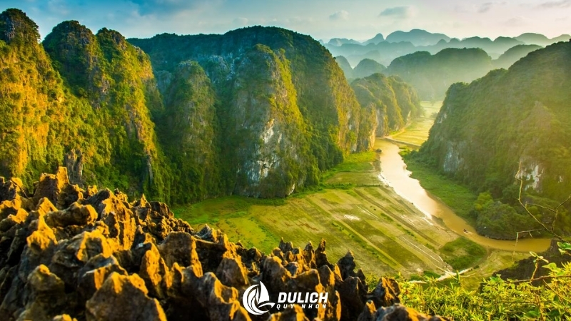 Hang Múa, điểm check-in nhìn toàn cảnh Tràng An