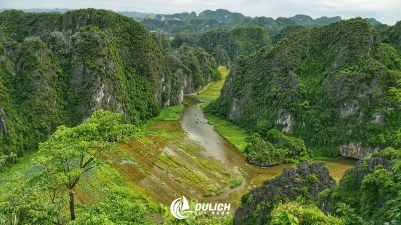 Hang Múa, điểm check-in nhìn toàn cảnh Tràng An