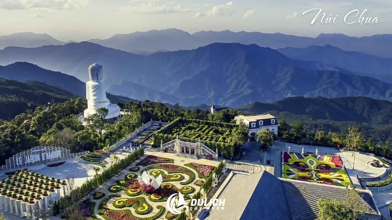 Cầu Vàng Bà Nà Hills, điểm đến du lịch nổi tiếng