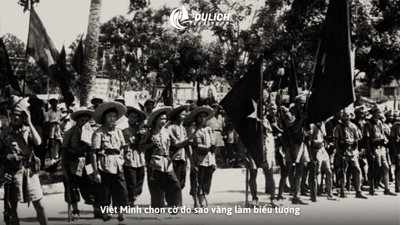 Việt Minh chọn cờ đỏ sao vàng làm biểu tượng