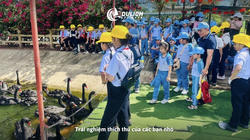 Trải nghiệm thích thú của các bạn nhỏ 