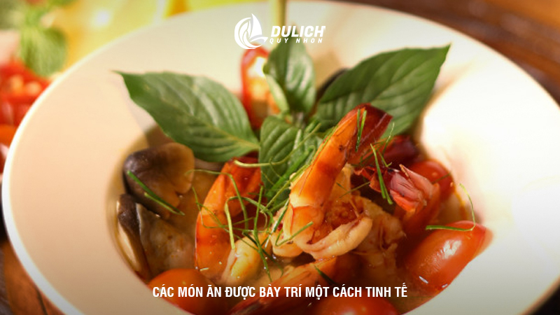 Các món ăn được bày trí một cách tinh tế