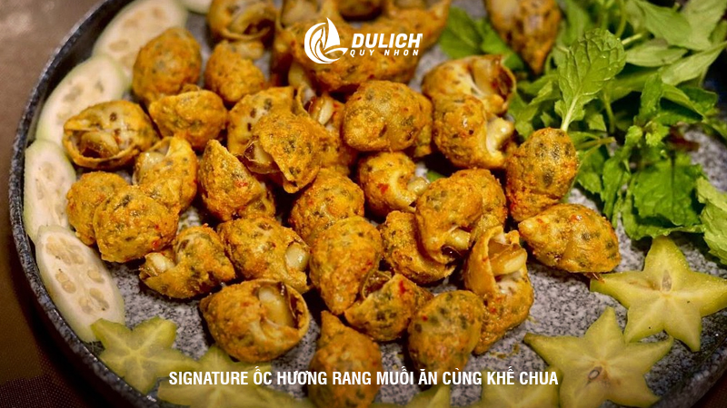 Signature ốc hương rang muối ăn cùng khế chua 