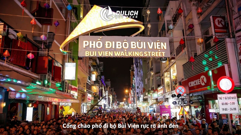 Cổng chào phố đi bộ Bùi Viện rực rỡ ánh đèn