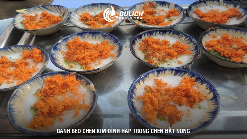 Bánh bèo chén Kim Đình hấp trong chén đất nung
