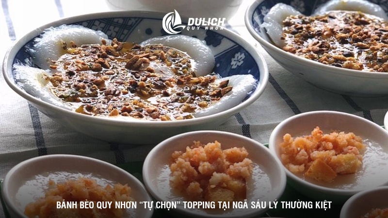 Bánh bèo Quy Nhơn “tự chọn” topping tại ngã sáu Lý Thường Kiệt