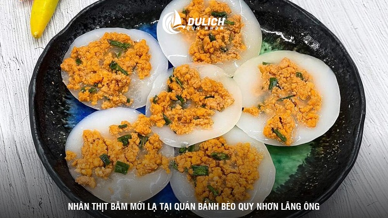 Nhân thịt băm mới lạ tại quán bánh bèo Quy Nhơn Lăng Ông 
