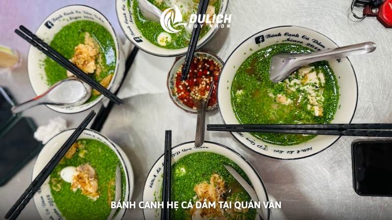 Bánh canh hẹ cá dầm tại quán Vân