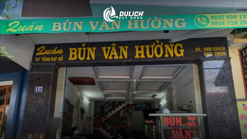 Tô bún đầy đặn tại quán Vân Hường nổi tiếng