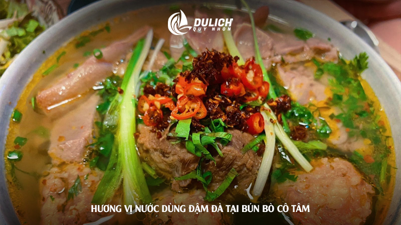 Hương vị nước dùng đậm đà tại bún bò Cô Tâm 