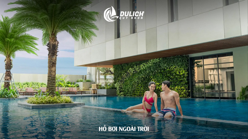 Hồ bơi ngoài trời